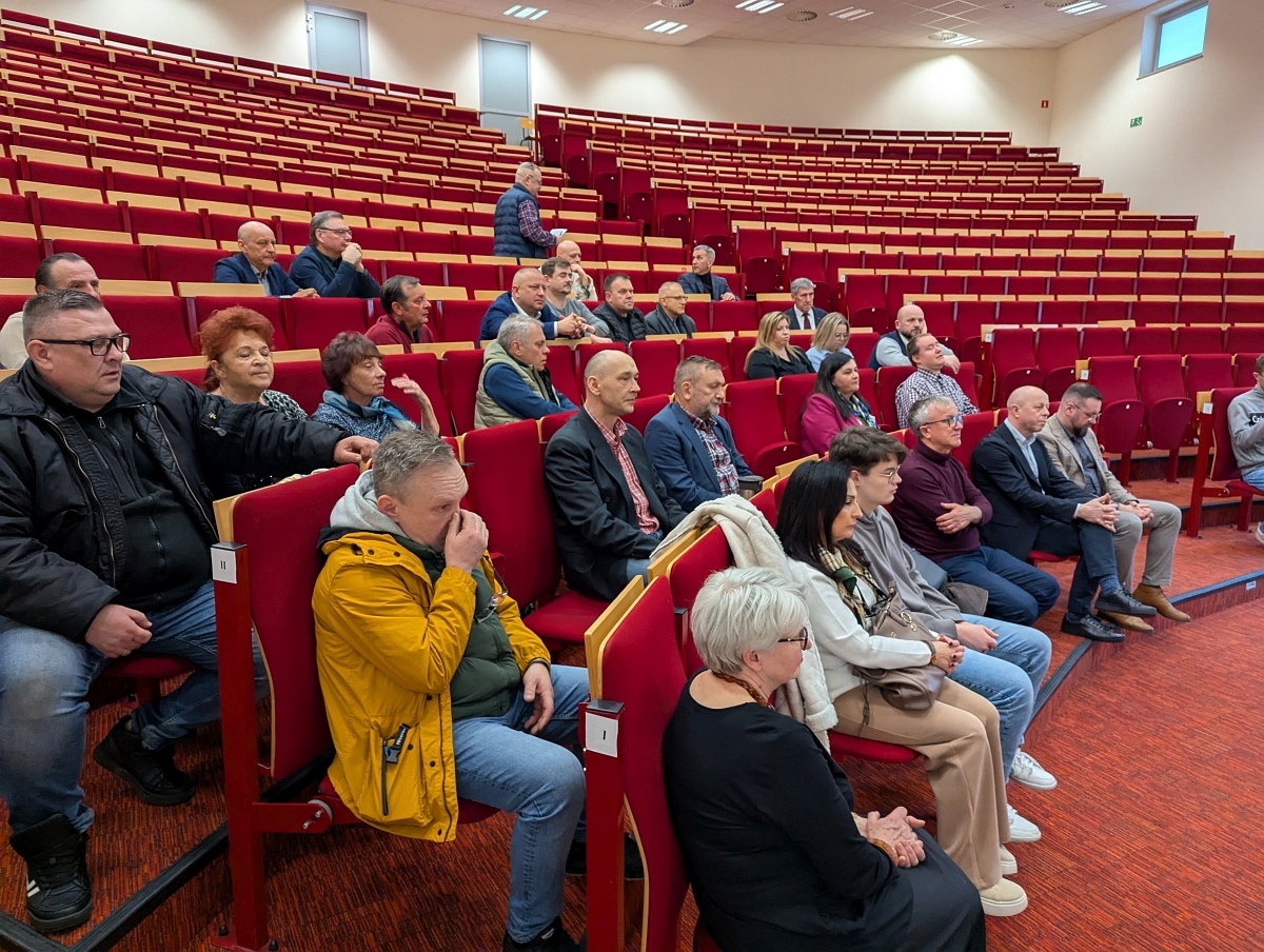Spotkanie z posłem Bartłomiejem Wróblewskim w Ostrołęce [28.02.2026] - zdjęcie #9 - eOstroleka.pl
