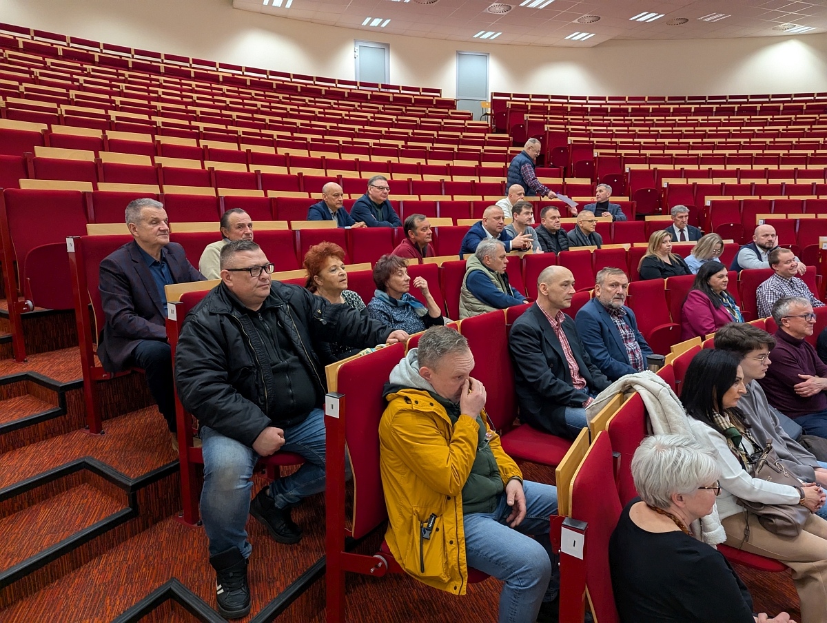 Spotkanie z posłem Bartłomiejem Wróblewskim w Ostrołęce [28.02.2026] - zdjęcie #8 - eOstroleka.pl
