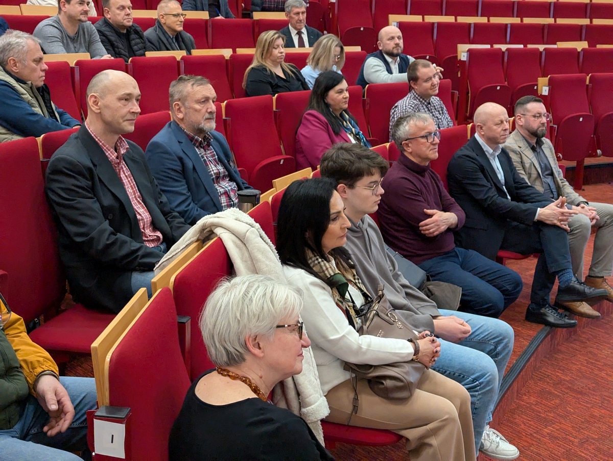 Spotkanie z posłem Bartłomiejem Wróblewskim w Ostrołęce [28.02.2026] - zdjęcie #5 - eOstroleka.pl