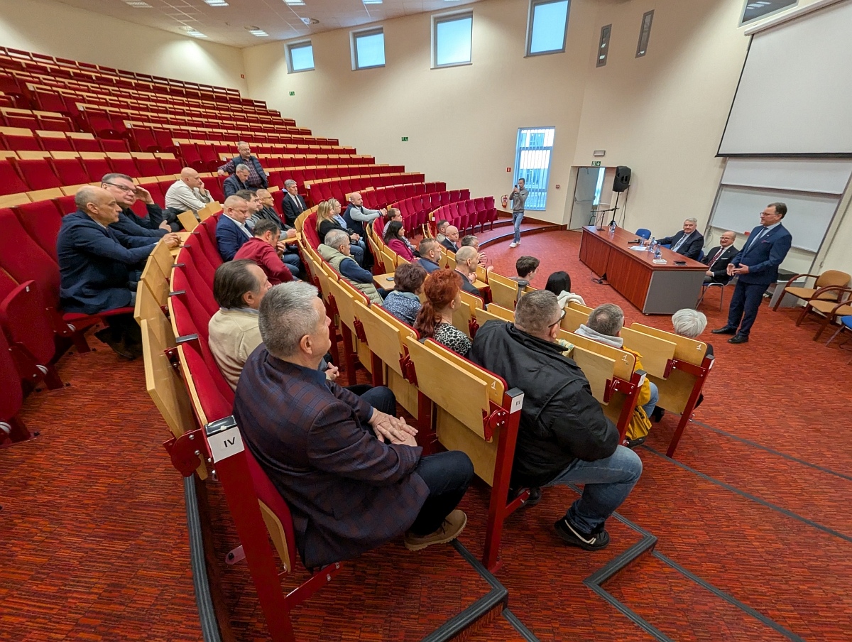 Spotkanie z posłem Bartłomiejem Wróblewskim w Ostrołęce [28.02.2026] - zdjęcie #4 - eOstroleka.pl