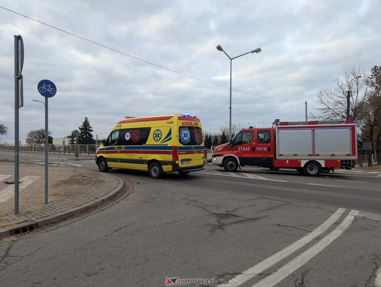 Kolizja przy wjeździe na stary most w Ostrołęce [01.03.2026] - zdjęcie #8 - eOstroleka.pl