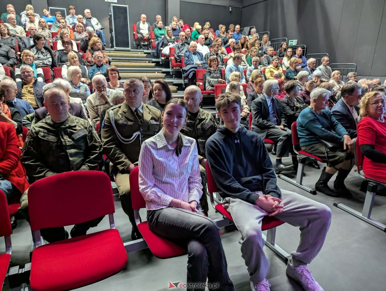 Koncert Chóru Reprezentacyjnego WP pt. „Dla Ciebie Polsko”  w MŻW [1.03.2026] - zdjęcie #44 - eOstroleka.pl