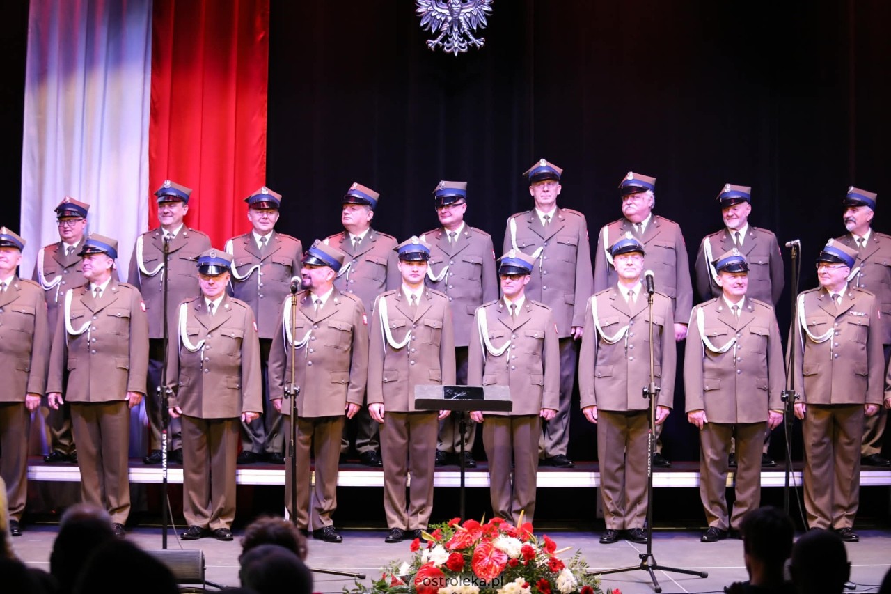 Koncert Chóru Reprezentacyjnego WP pt. „Dla Ciebie Polsko”  w MŻW [1.03.2026] - zdjęcie #25 - eOstroleka.pl