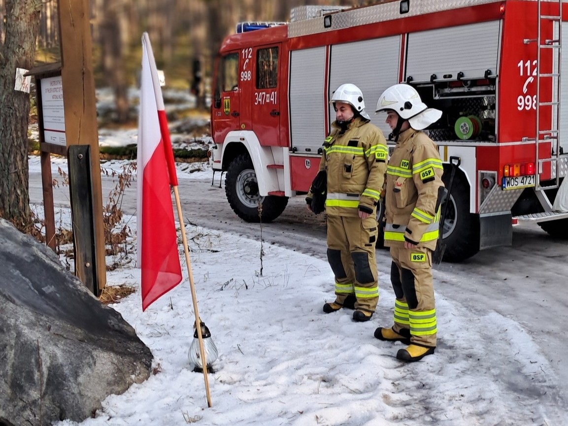 Druhowie z OSP Gleba w hołdzie Żołnierzom Wyklętym [01.03.2026] - zdjęcie #7 - eOstroleka.pl