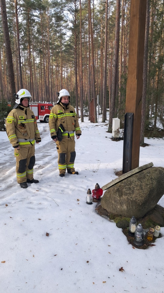 Druhowie z OSP Gleba w hołdzie Żołnierzom Wyklętym [01.03.2026] - zdjęcie #6 - eOstroleka.pl