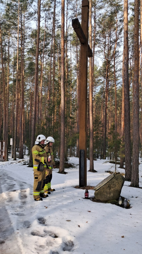 Druhowie z OSP Gleba w hołdzie Żołnierzom Wyklętym [01.03.2026] - zdjęcie #5 - eOstroleka.pl
