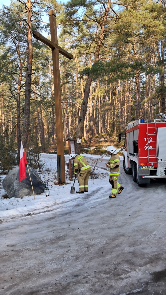 Druhowie z OSP Gleba w hołdzie Żołnierzom Wyklętym [01.03.2026] - zdjęcie #4 - eOstroleka.pl