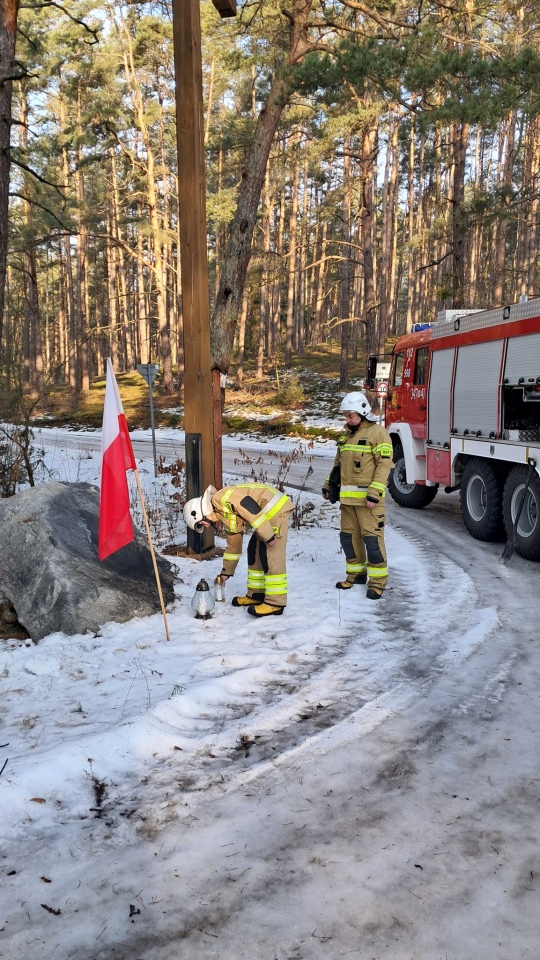 Druhowie z OSP Gleba w hołdzie Żołnierzom Wyklętym [01.03.2026] - zdjęcie #3 - eOstroleka.pl
