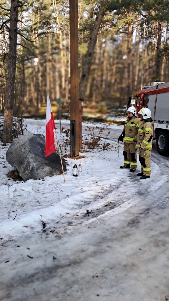 Druhowie z OSP Gleba w hołdzie Żołnierzom Wyklętym [01.03.2026] - zdjęcie #1 - eOstroleka.pl