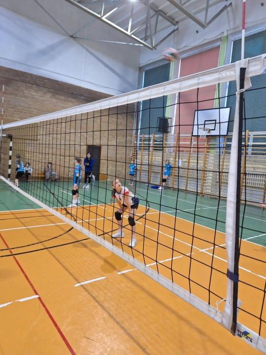 Zimowy turniej minisiatkówki w SP 5 Ostrołęka [2.03.2026] - zdjęcie #64 - eOstroleka.pl