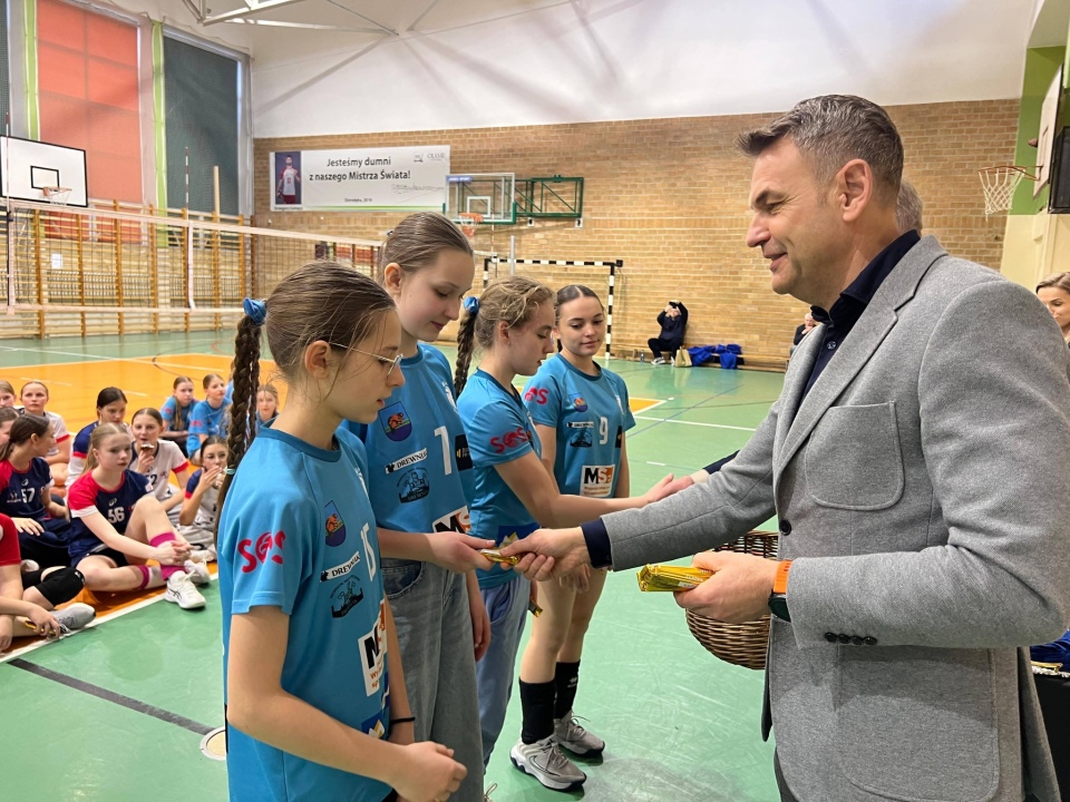 Zimowy turniej minisiatkówki w SP 5 Ostrołęka [2.03.2026] - zdjęcie #61 - eOstroleka.pl