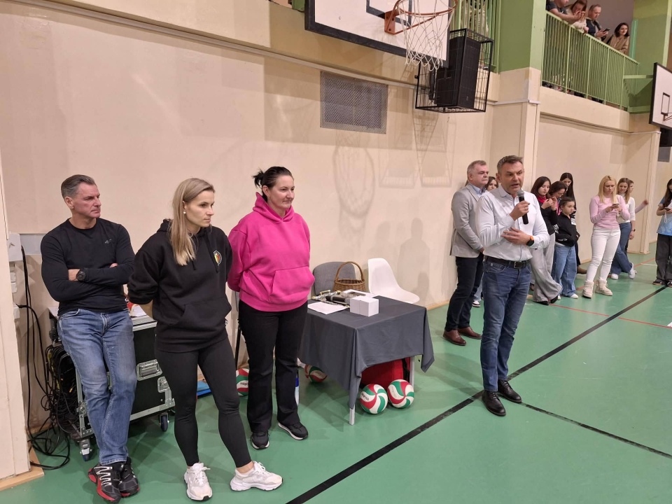 Zimowy turniej minisiatkówki w SP 5 Ostrołęka [2.03.2026] - zdjęcie #50 - eOstroleka.pl