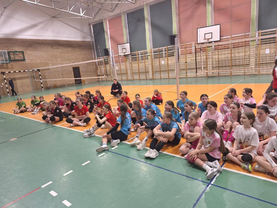 Zimowy turniej minisiatkówki w SP 5 Ostrołęka [2.03.2026] - zdjęcie #49 - eOstroleka.pl