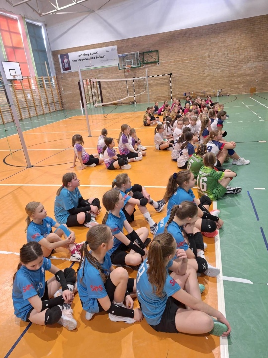 Zimowy turniej minisiatkówki w SP 5 Ostrołęka [2.03.2026] - zdjęcie #41 - eOstroleka.pl