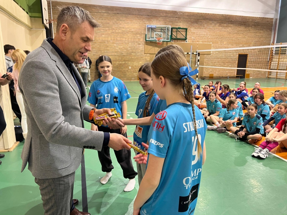 Zimowy turniej minisiatkówki w SP 5 Ostrołęka [2.03.2026] - zdjęcie #39 - eOstroleka.pl