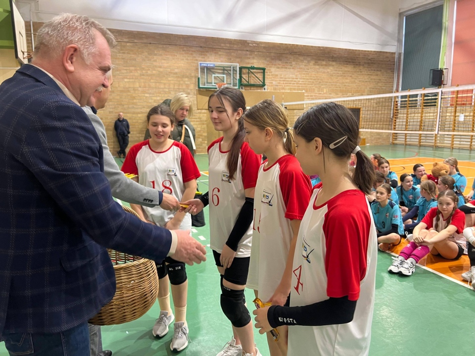 Zimowy turniej minisiatkówki w SP 5 Ostrołęka [2.03.2026] - zdjęcie #36 - eOstroleka.pl