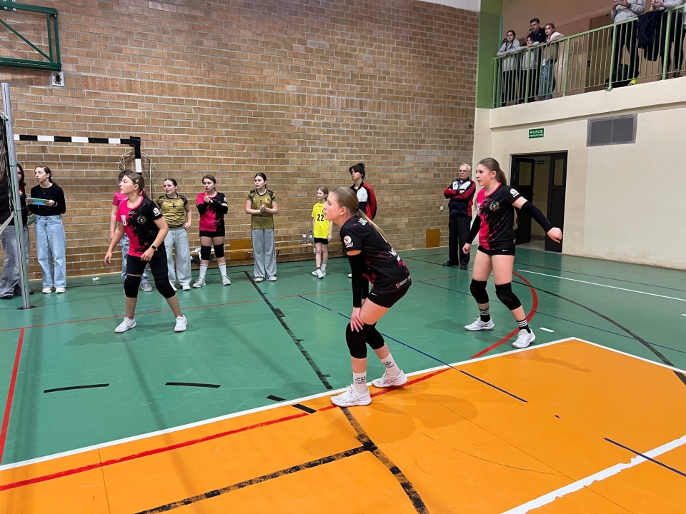 Zimowy turniej minisiatkówki w SP 5 Ostrołęka [2.03.2026] - zdjęcie #15 - eOstroleka.pl