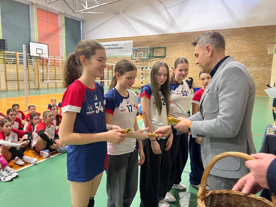 Zimowy turniej minisiatkówki w SP 5 Ostrołęka [2.03.2026] - zdjęcie #14 - eOstroleka.pl