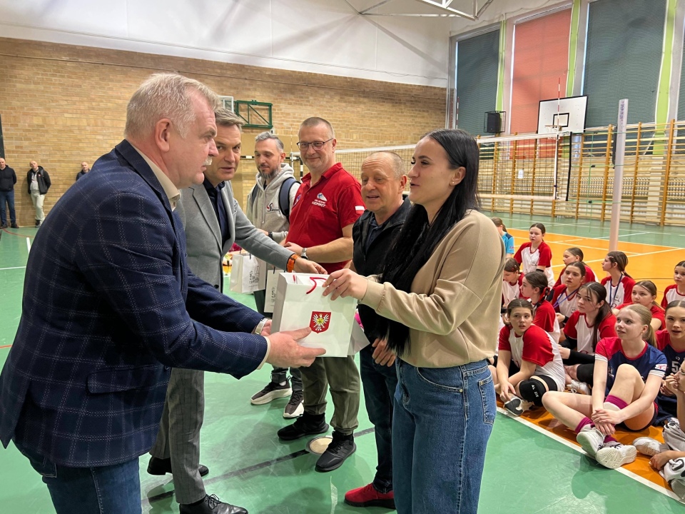 Zimowy turniej minisiatkówki w SP 5 Ostrołęka [2.03.2026] - zdjęcie #13 - eOstroleka.pl