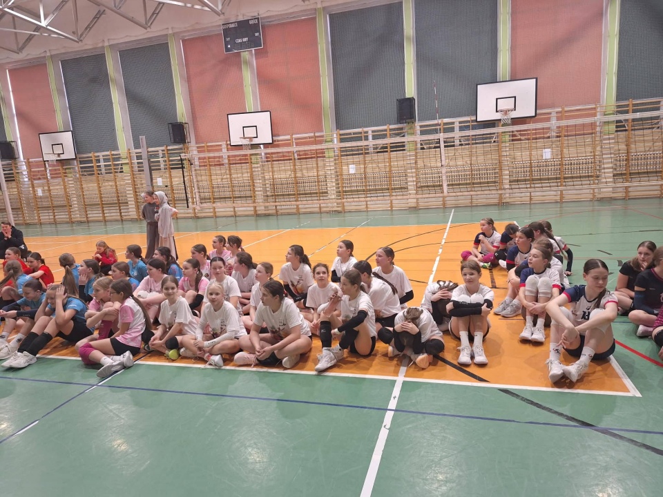 Zimowy turniej minisiatkówki w SP 5 Ostrołęka [2.03.2026] - zdjęcie #9 - eOstroleka.pl