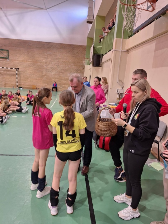 Zimowy turniej minisiatkówki w SP 5 Ostrołęka [2.03.2026] - zdjęcie #4 - eOstroleka.pl