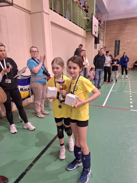 Zimowy turniej minisiatkówki w SP 5 Ostrołęka [2.03.2026] - zdjęcie #3 - eOstroleka.pl