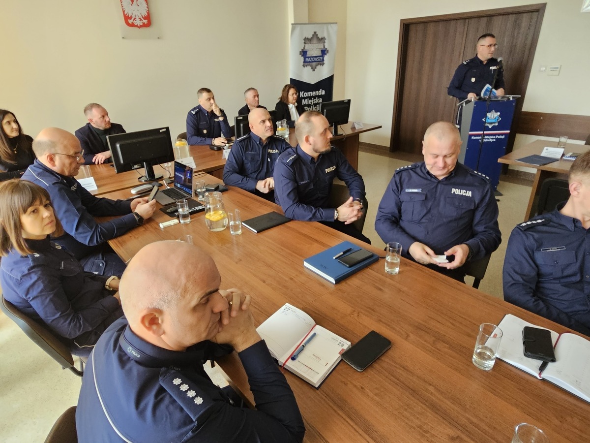 Odprawa roczna w ostrołęckiej policji [02.03.2026] - zdjęcie #4 - eOstroleka.pl