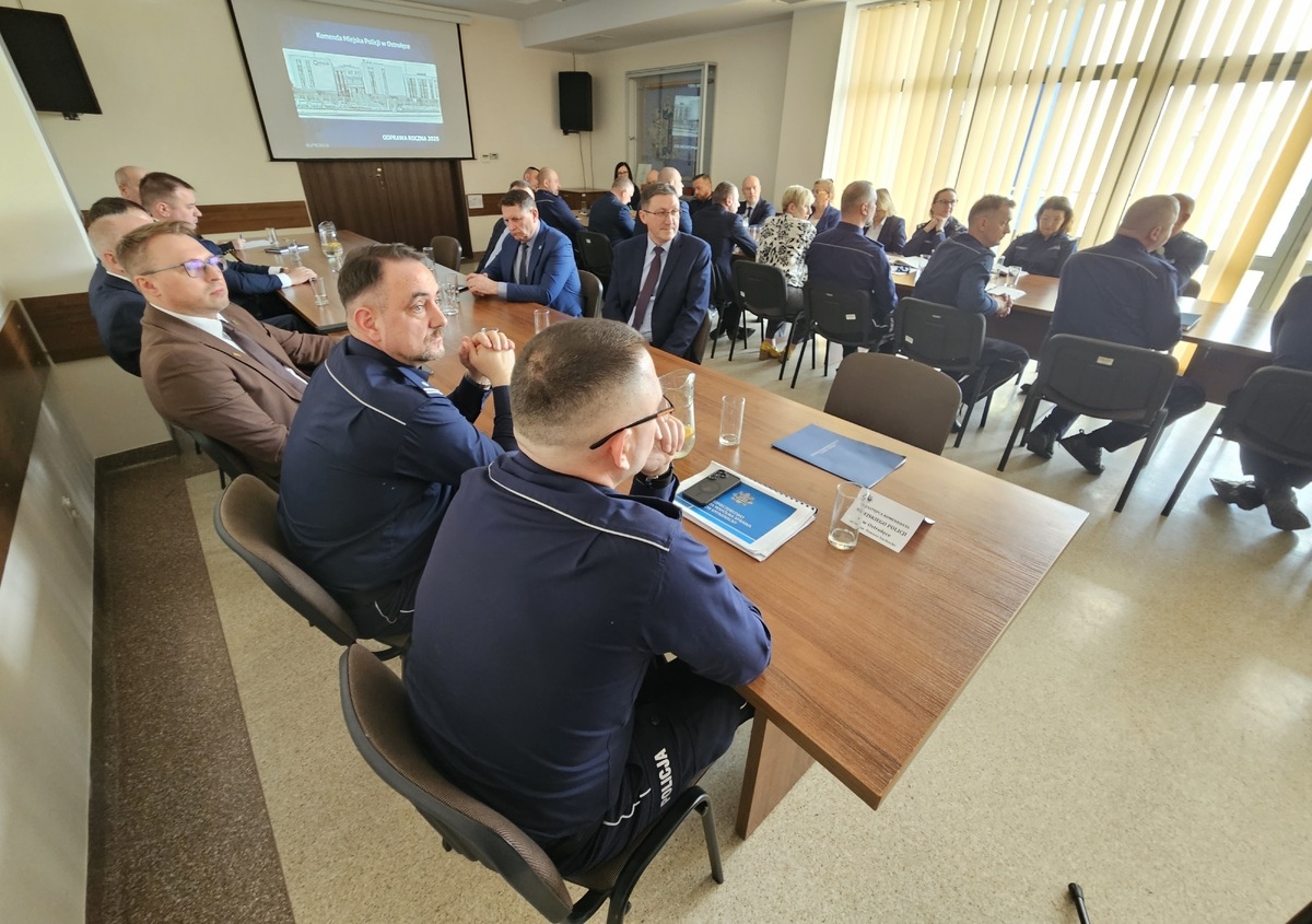 Odprawa roczna w ostrołęckiej policji [02.03.2026] - zdjęcie #1 - eOstroleka.pl