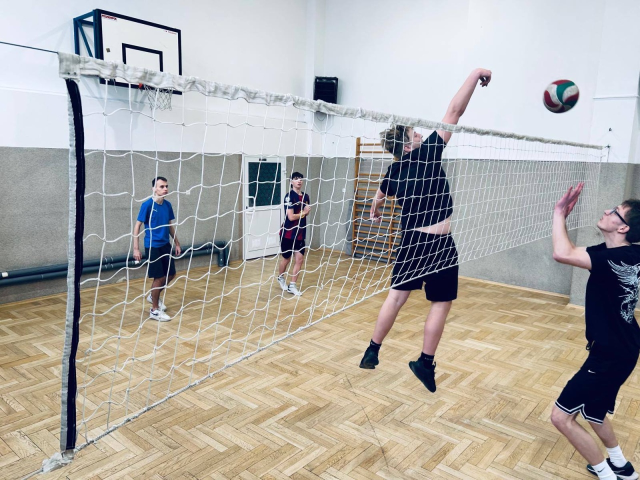 Siatkarskie emocje w ostrołęckiej „Czwórce” fot. ZSZ nr 4 [27.02.2026] - zdjęcie #13 - eOstroleka.pl