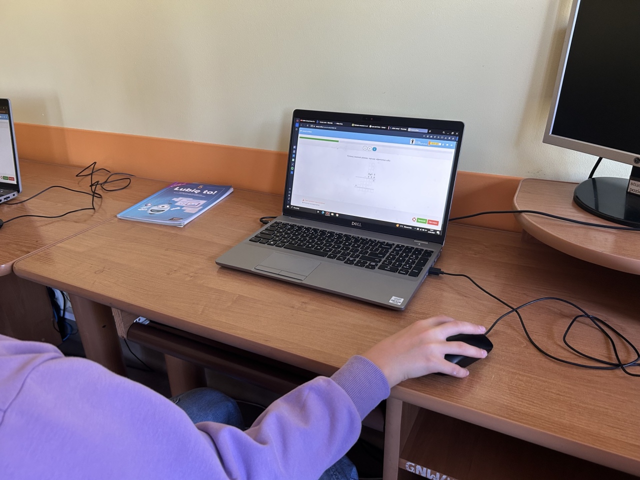 Matematyka ze sztuczną inteligencją w gminie Olszewo-Borki. Uczniowie testują nowe rozwiązanie fot. Gmina Olszewo-Borki [05.03.2026] - zdjęcie #2 - eOstroleka.pl