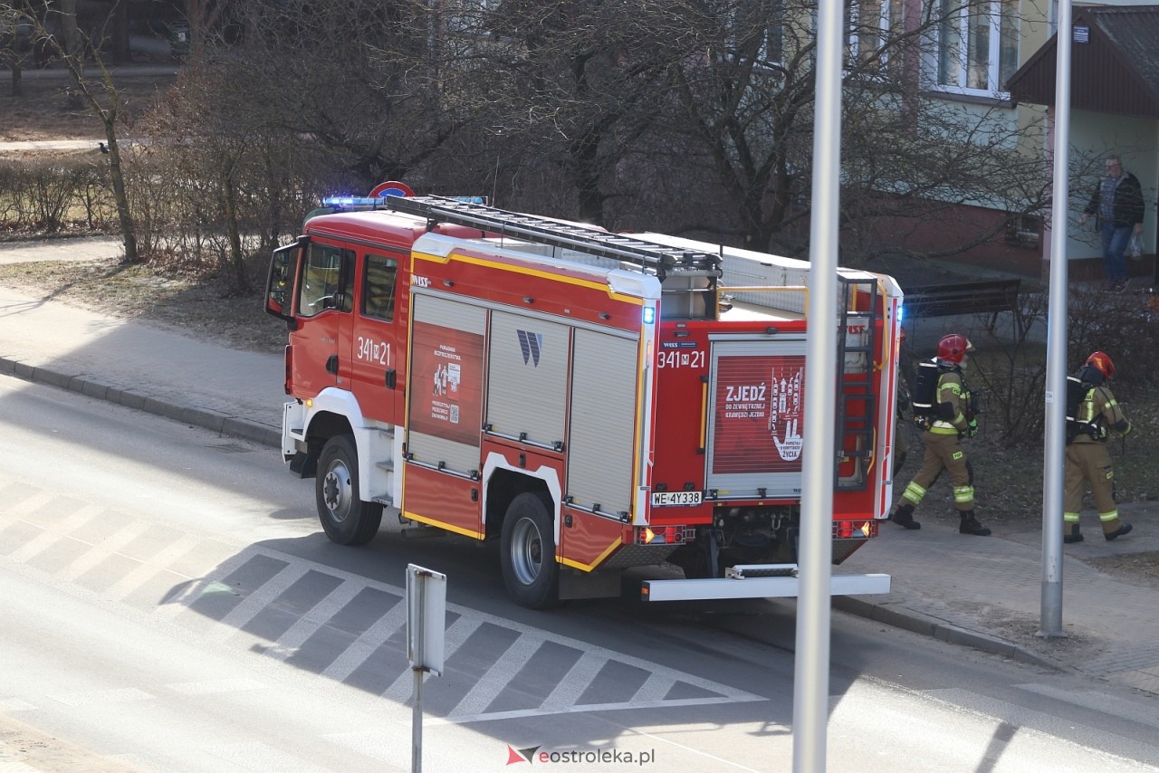 Interwencja strażaków przy Goworowskiej [5.03.2026] - zdjęcie #13 - eOstroleka.pl