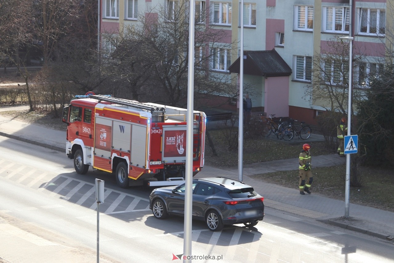 Interwencja strażaków przy Goworowskiej [5.03.2026] - zdjęcie #10 - eOstroleka.pl