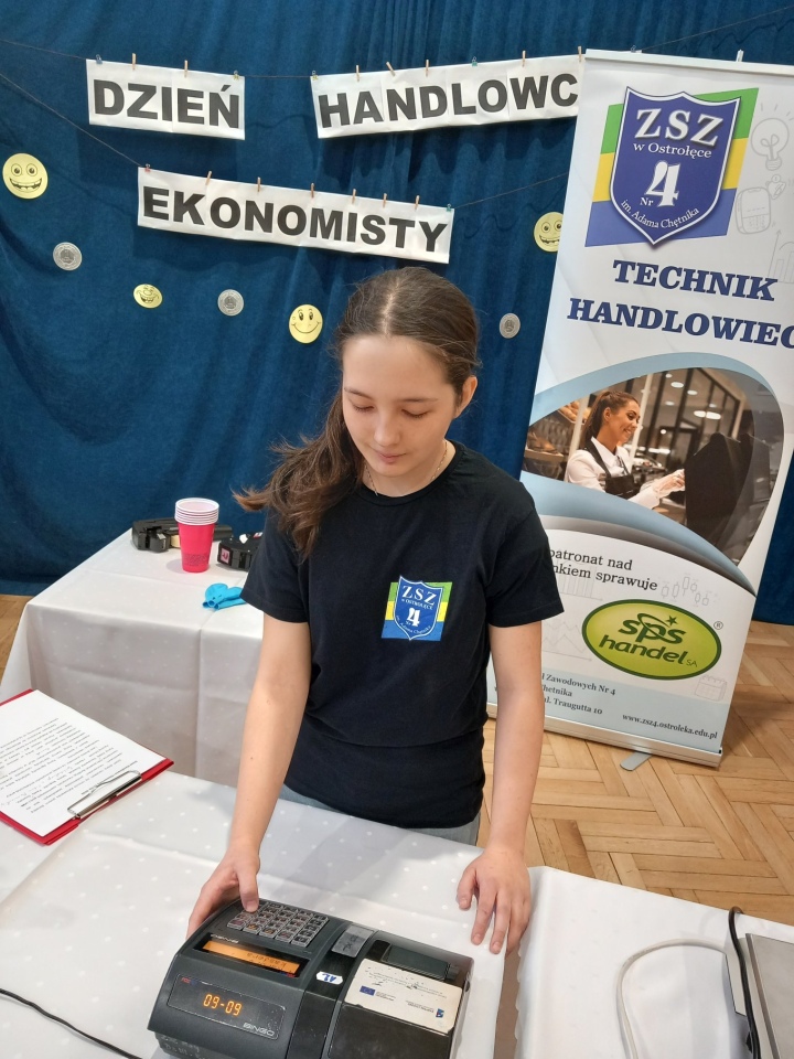 Dzień Handlowca i Ekonomisty w ZSZ Nr 4 w Ostrołęce [05.03.2026] - zdjęcie #24 - eOstroleka.pl