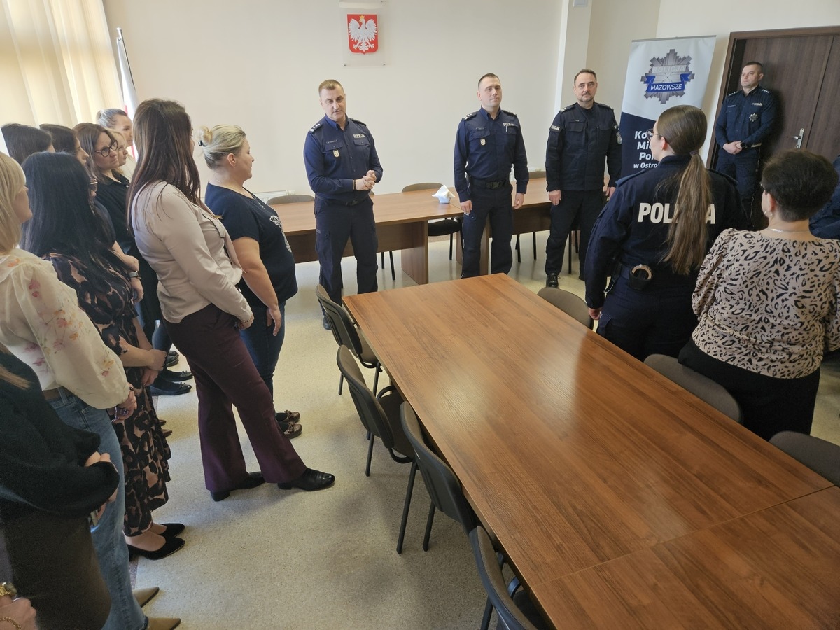 Dzień Kobiet w ostrołęckiej komendzie [6.03.2026] - zdjęcie #6 - eOstroleka.pl