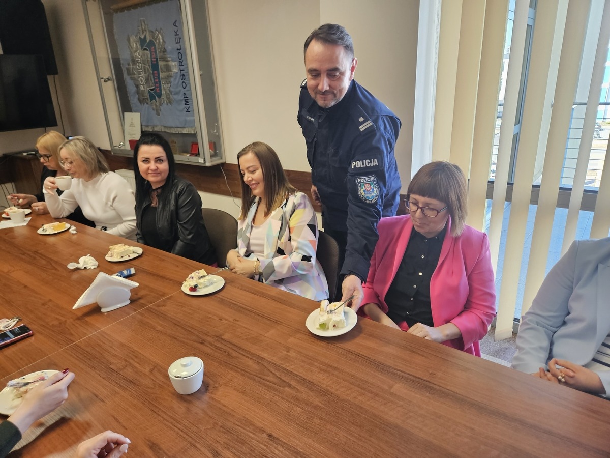 Dzień Kobiet w ostrołęckiej komendzie [6.03.2026] - zdjęcie #5 - eOstroleka.pl