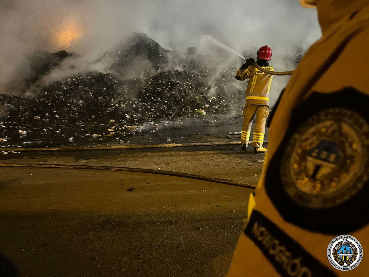 Pożar składowiska odpadów w Czartorii [07.03.2026] - zdjęcie #5 - eOstroleka.pl