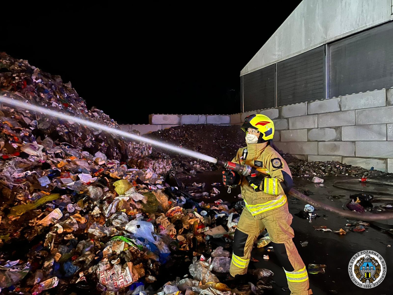 Pożar składowiska odpadów w Czartorii [07.03.2026] - zdjęcie #1 - eOstroleka.pl