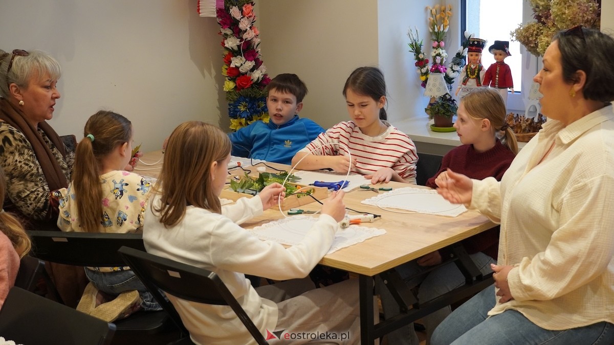 Warsztaty Wiosenne wianki w Muzeum Kultury Kurpiowskiej [08.03.2026] - zdjęcie #37 - eOstroleka.pl