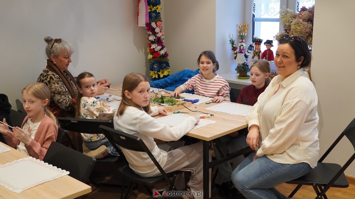 Warsztaty Wiosenne wianki w Muzeum Kultury Kurpiowskiej [08.03.2026] - zdjęcie #36 - eOstroleka.pl