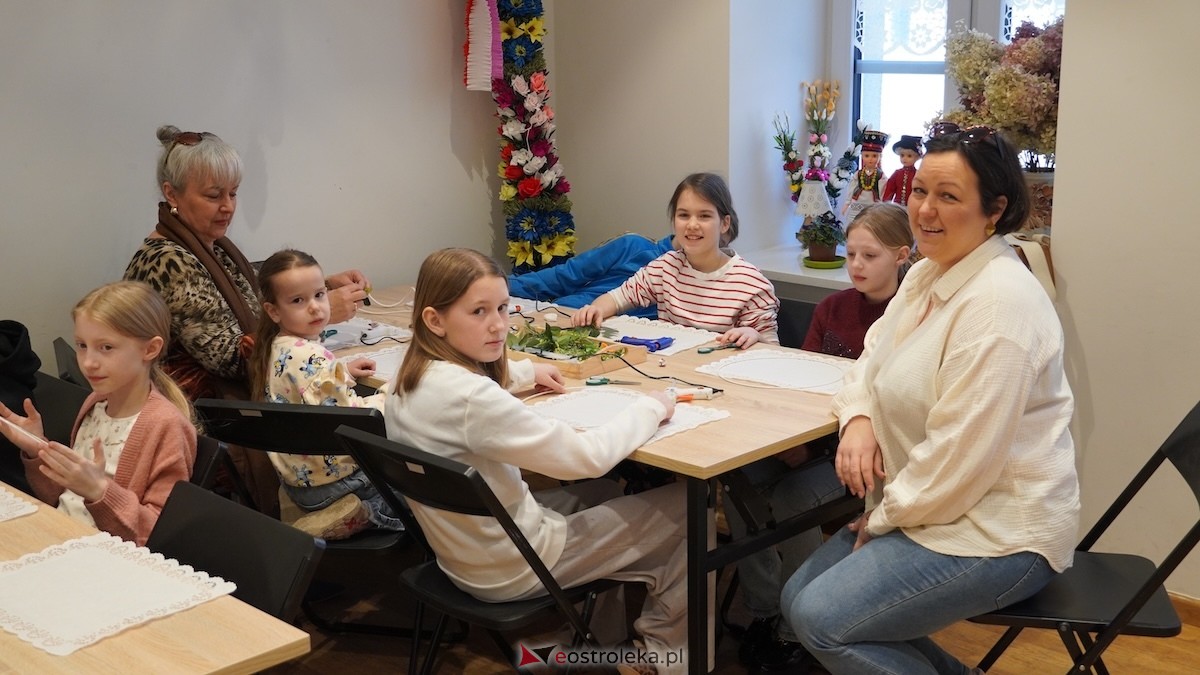 Warsztaty Wiosenne wianki w Muzeum Kultury Kurpiowskiej [08.03.2026] - zdjęcie #35 - eOstroleka.pl