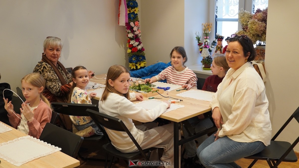 Warsztaty Wiosenne wianki w Muzeum Kultury Kurpiowskiej [08.03.2026] - zdjęcie #34 - eOstroleka.pl