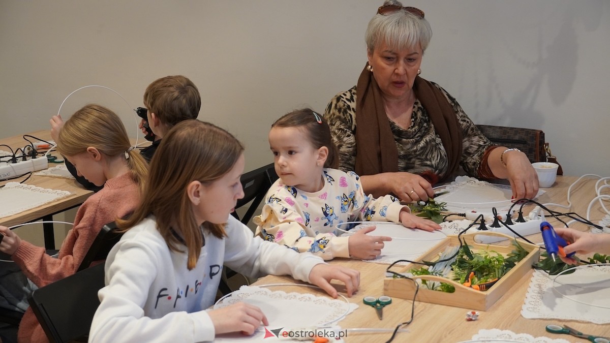 Warsztaty Wiosenne wianki w Muzeum Kultury Kurpiowskiej [08.03.2026] - zdjęcie #32 - eOstroleka.pl