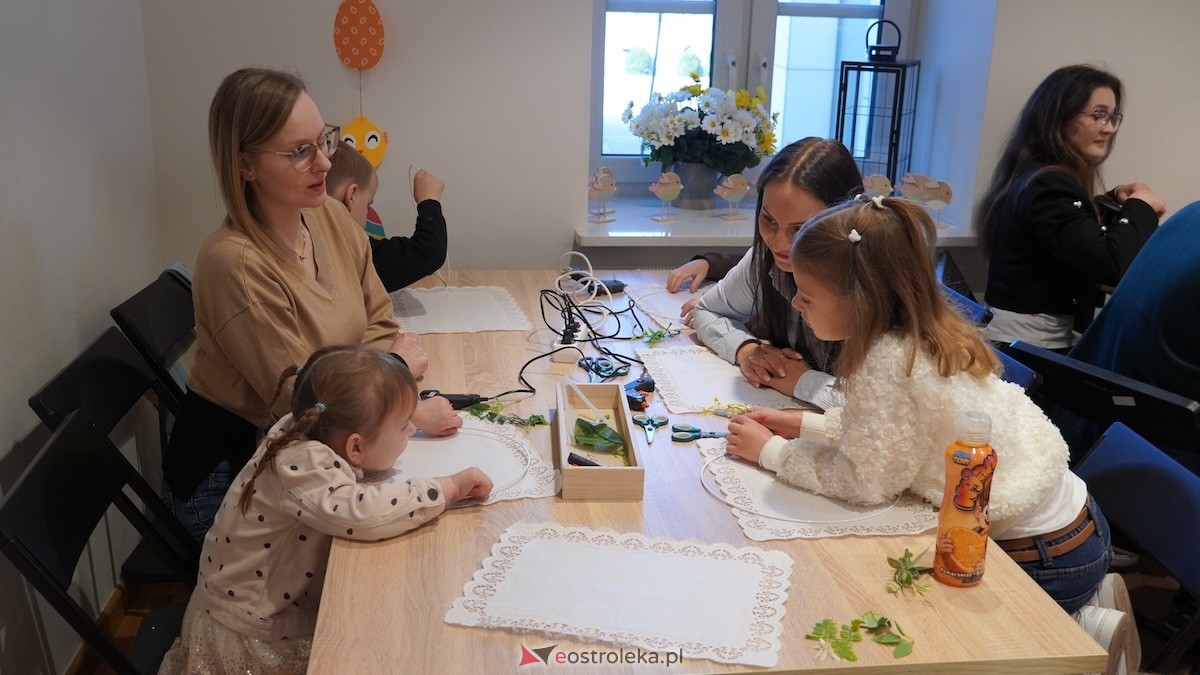 Warsztaty Wiosenne wianki w Muzeum Kultury Kurpiowskiej [08.03.2026] - zdjęcie #28 - eOstroleka.pl