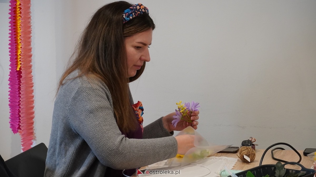 Warsztaty Wiosenne wianki w Muzeum Kultury Kurpiowskiej [08.03.2026] - zdjęcie #26 - eOstroleka.pl