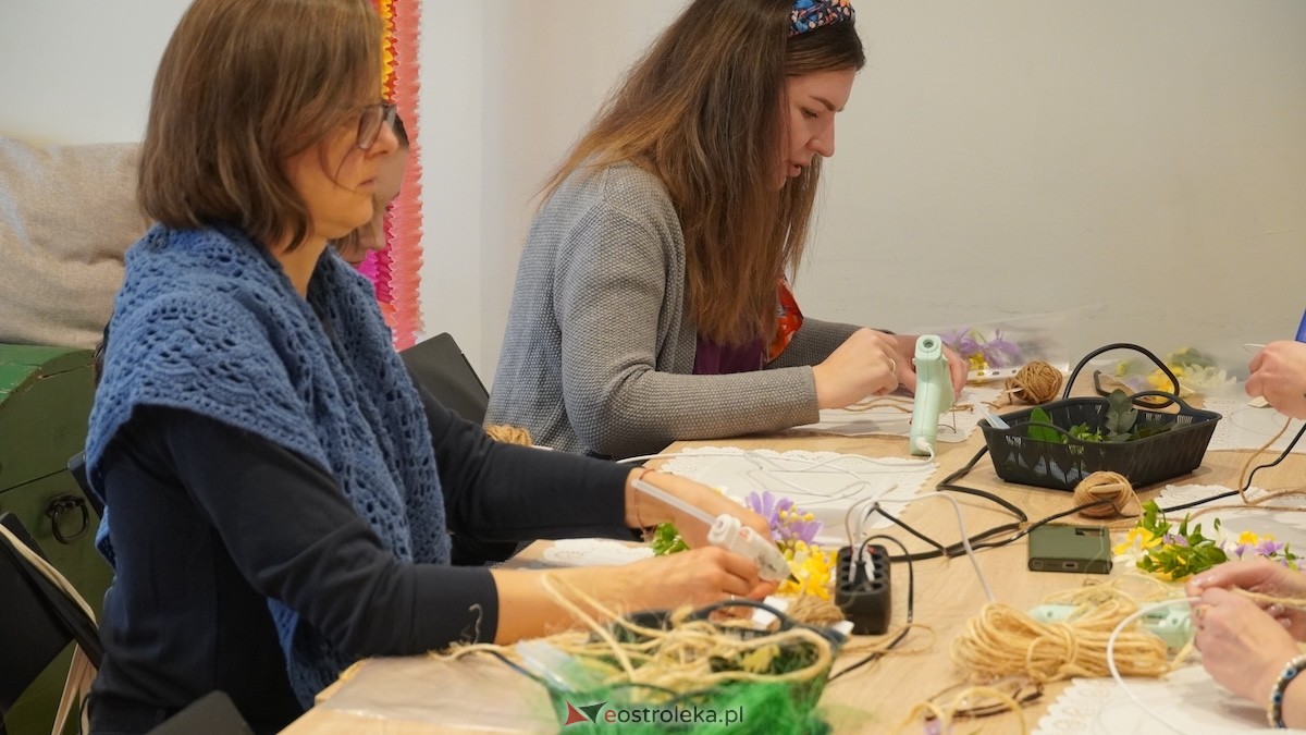 Warsztaty Wiosenne wianki w Muzeum Kultury Kurpiowskiej [08.03.2026] - zdjęcie #20 - eOstroleka.pl