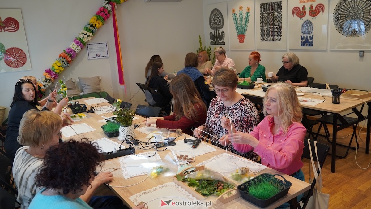 Warsztaty Wiosenne wianki w Muzeum Kultury Kurpiowskiej [08.03.2026] - zdjęcie #18 - eOstroleka.pl