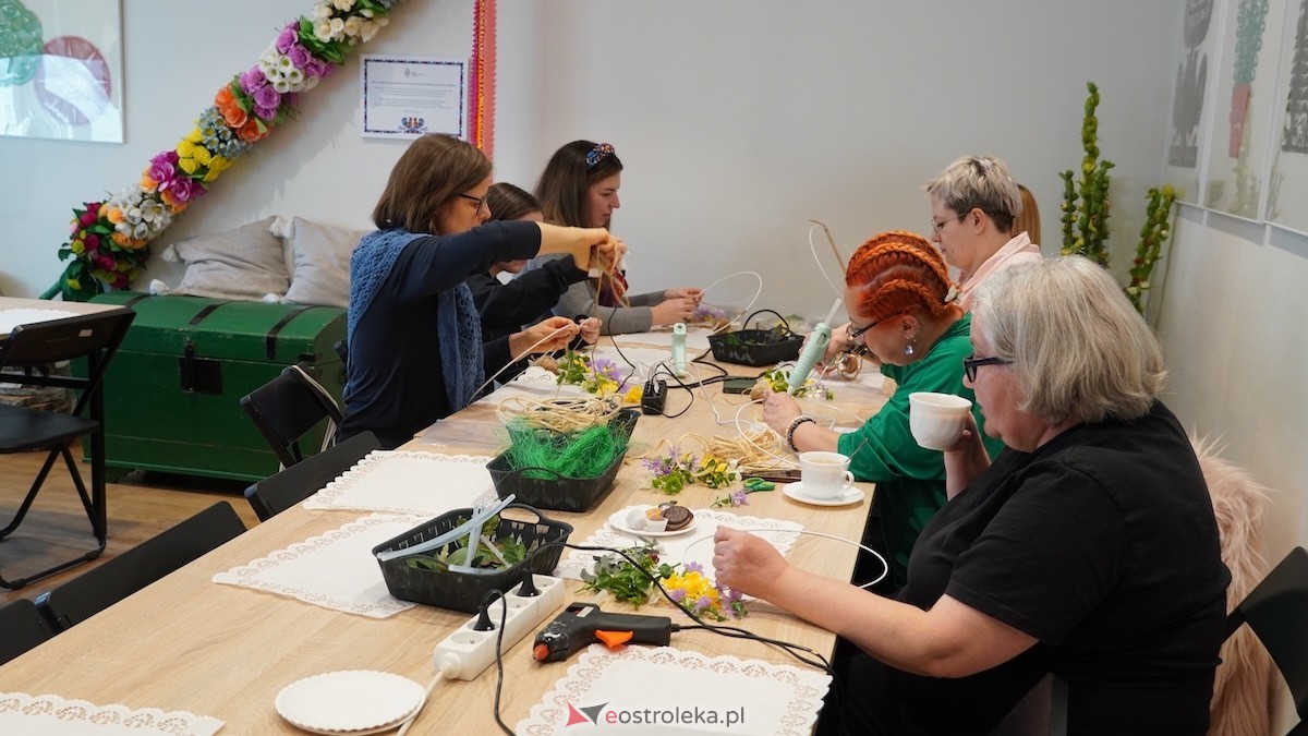 Warsztaty Wiosenne wianki w Muzeum Kultury Kurpiowskiej [08.03.2026] - zdjęcie #15 - eOstroleka.pl