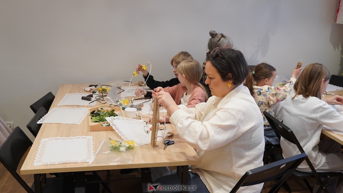 Warsztaty Wiosenne wianki w Muzeum Kultury Kurpiowskiej [08.03.2026] - zdjęcie #11 - eOstroleka.pl