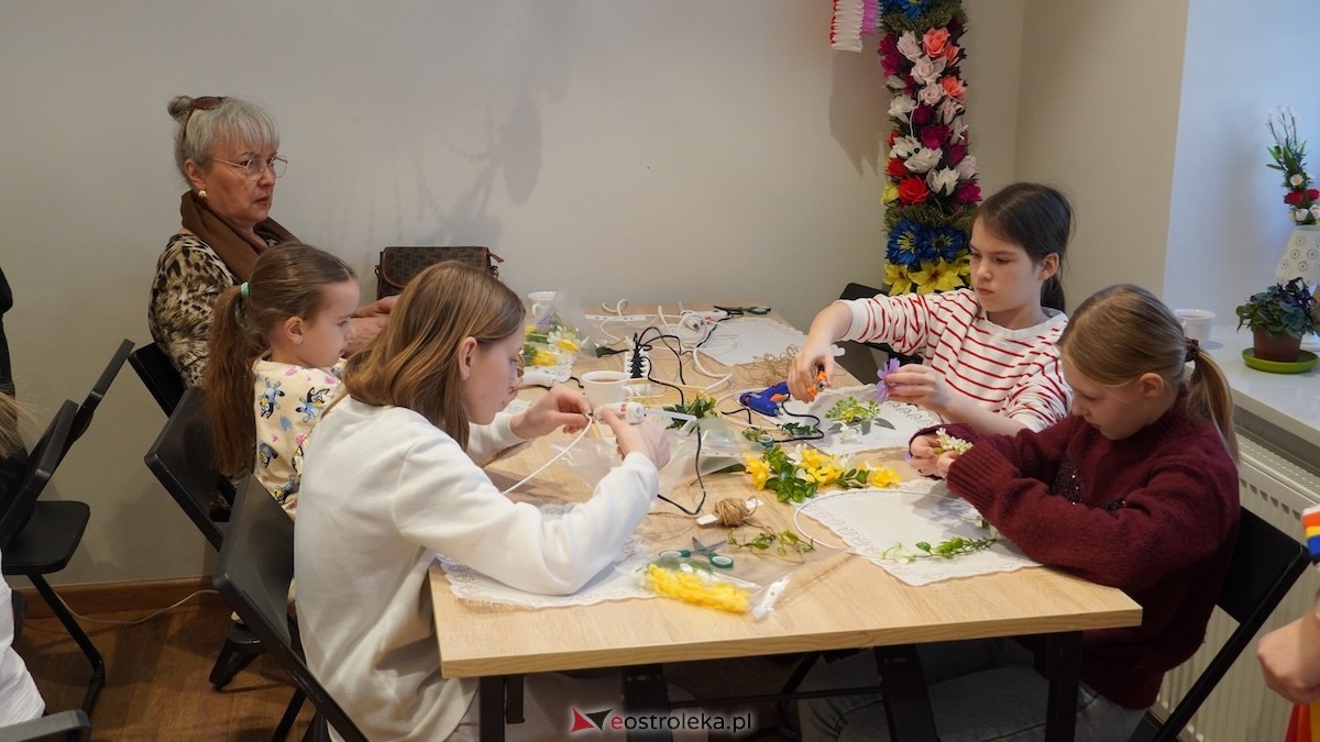 Warsztaty Wiosenne wianki w Muzeum Kultury Kurpiowskiej [08.03.2026] - zdjęcie #10 - eOstroleka.pl