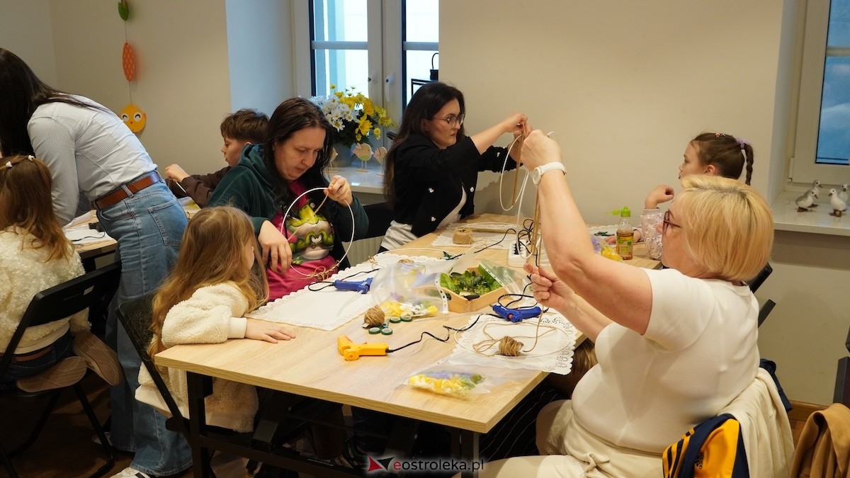 Warsztaty Wiosenne wianki w Muzeum Kultury Kurpiowskiej [08.03.2026] - zdjęcie #9 - eOstroleka.pl